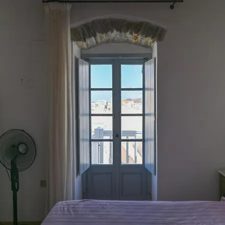 Jolandas Castle House דירה
