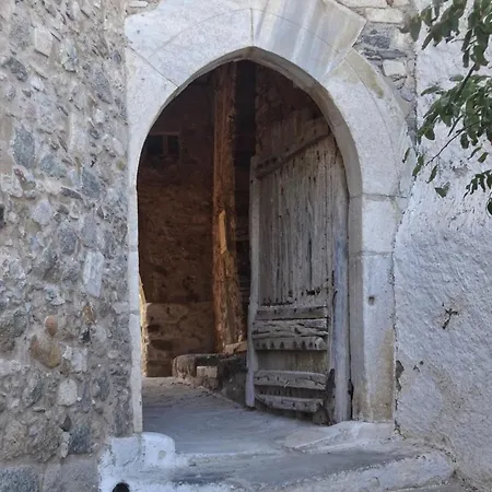 Jolandas Castle House דירה