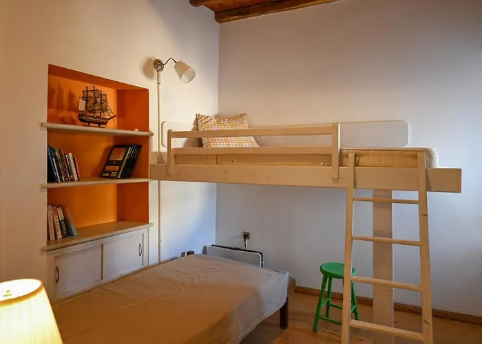 Jolandas Castle House דירה