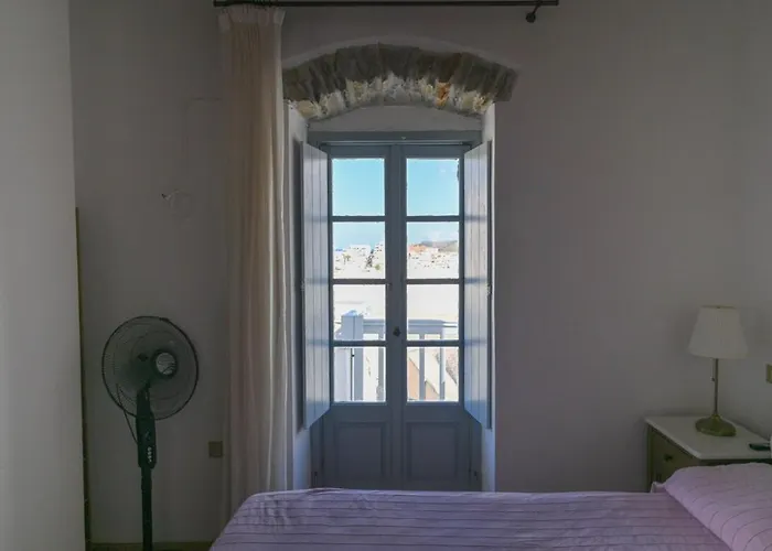 Jolandas Castle House דירה