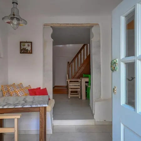 Jolandas Castle House